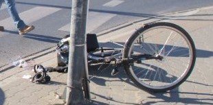 Przewrócony rower- zdjęcie ilustracyjne